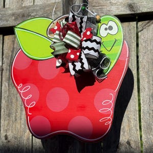 Apple with Worm Teacher| Door Hanger