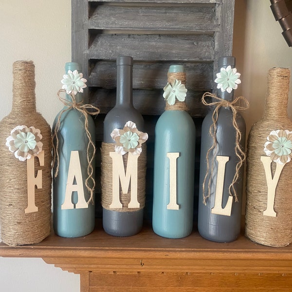 Decoración de botellas de vino Pintado a mano-familia-Botellas de vino decoradas a medida-verde azulado y gris en color