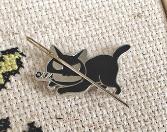 Playful Black Cat Magnetic Needle Minder - Fridge Magnet