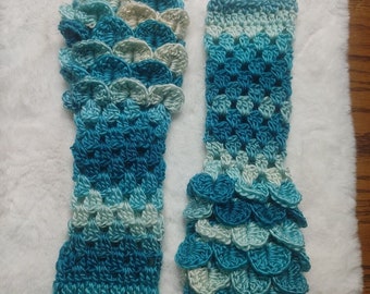 Handmade Crocheted Dragonscale Fingerless Texting Soft Gloves in Teal Dream