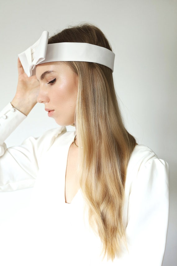 Vintage Ivory Silk Bow Headband Hair Piece Elina Antique French Chantilly Silk Ivory Lace Bow Hairpiece  main image 3