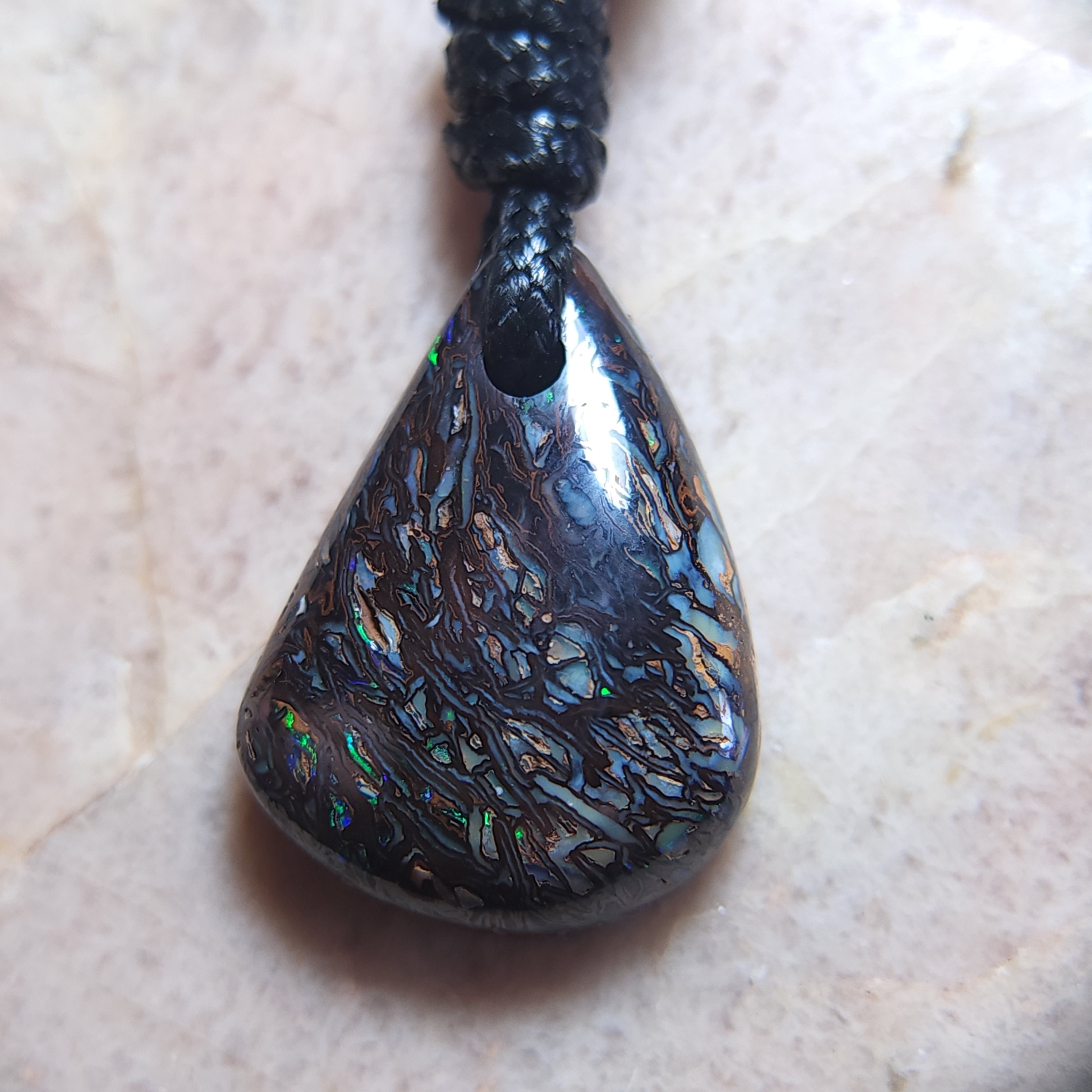 ボルダーオパールネックレス 調節可能なコード付き 28 x 20 mm Y7