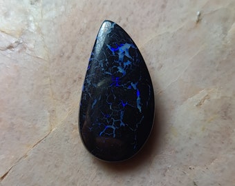 Zwarte matrix boulder opaal cabochon 29x15mm A1000