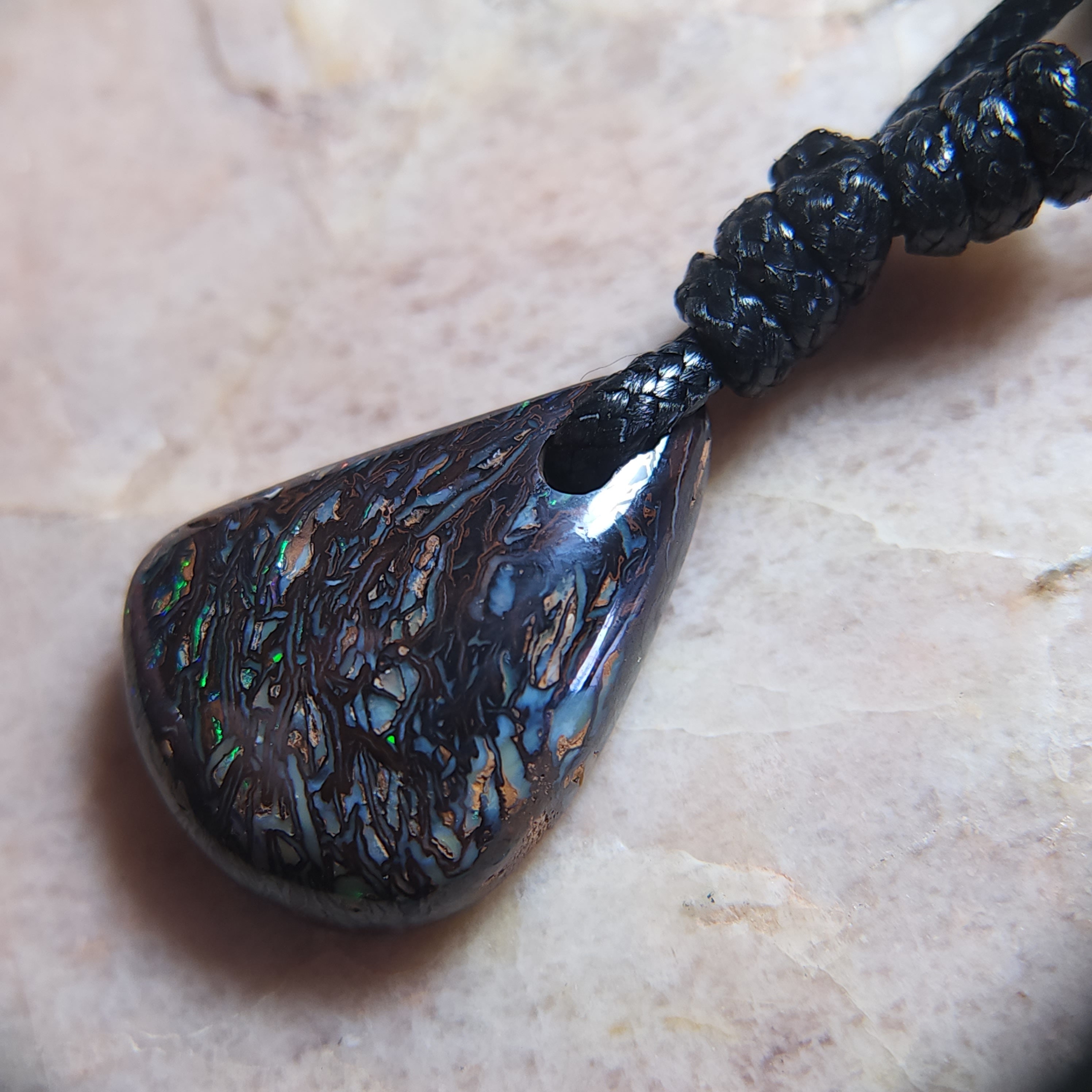 ボルダーオパールネックレス 調節可能なコード付き 28 x 20 mm Y7