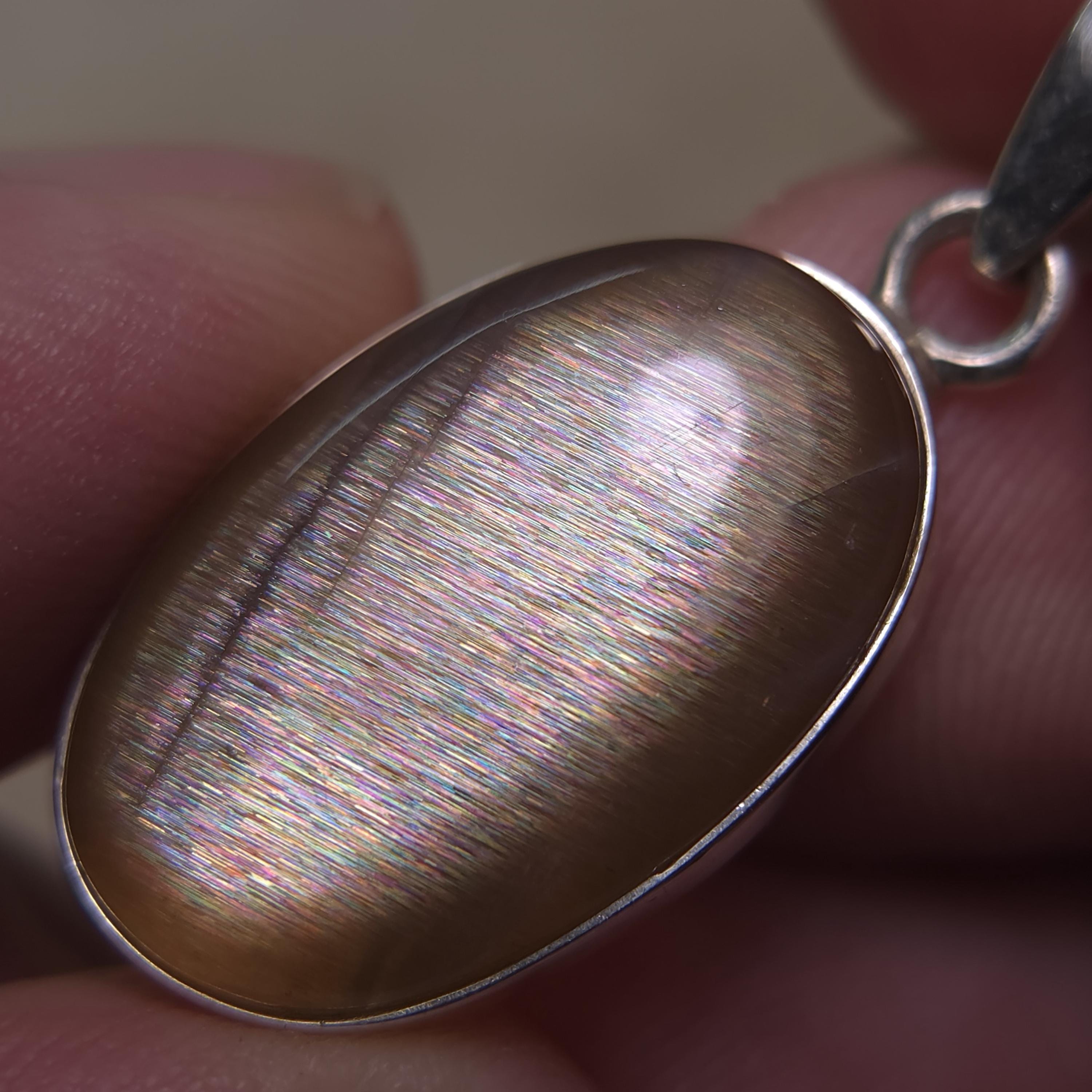 レインボー流星群サンストーンシルバーペンダント 29 x 15 mm A4942