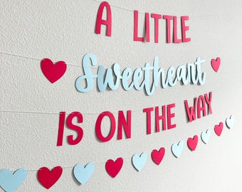 Arrivée d'un petit amoureux, baby shower sur le thème de la Saint-Valentin, décorations pour baby shower pour la Saint-Valentin, faire-part de naissance en coeur