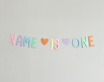 Banner "Nombre es Uno", Banner de primer cumpleaños con colores pastel arcoíris, Banner de primer cumpleaños para niña, Banner personalizado para primer cumpleaños