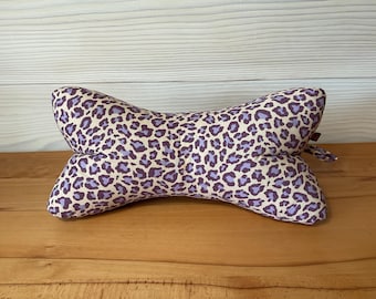 Reading pillow leopard print