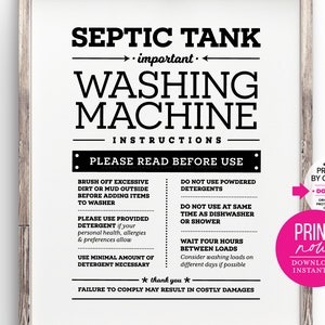 Può includere: Un cartello stampabile in bianco e nero con il testo "Septic Tank - importante - Istruzioni per la lavatrice - Leggere prima dell'uso" e un elenco di istruzioni per l'uso di una lavatrice in una casa con un pozzo nero. Il cartello include anche il testo "Stampa ora! Scarica istantaneamente" e un avviso di copyright.