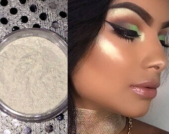 pigmented highlighter powder