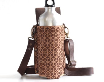 Leather Bottle Holder: Beige Hexagon Pattern, Adjustable Crossbody Strap