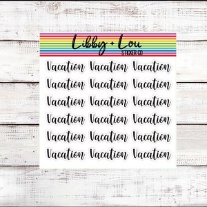 Op de afbeelding: Een vel stickers met de tekst "Vacation" die 18 keer wordt herhaald. De stickers zijn wit met zwarte tekst en zijn gerangschikt in een rasterpatroon. De tekst "Libby + Lou Sticker Co." staat bovenaan het vel.