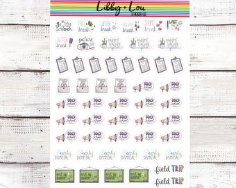 Può includere: Un set di adesivi colorati a tema scolastico con vari design, tra cui "Primo giorno di scuola", "Vacanze autunnali", "Vacanze invernali", "Vacanze", "Vacanze primaverili", "Ultimo giorno di scuola", "Vacanze estive", "Giornata delle foto", "Riunione genitori-insegnanti", "Nessuna scuola", "Rilascio anticipato" e "Fine del trimestre".