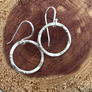 Textured circle drop earrings 930 Argentum silver drops polished finish ear wire handcrafted  dangles