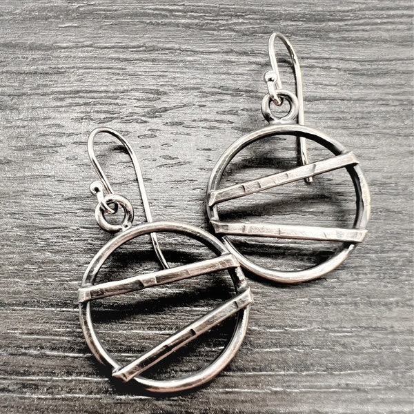 •MINI CIRCLE• patina dipped brass hoop earrings