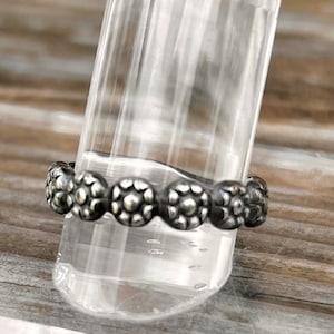 Handcrafted flower band ring Size 8 3/4 925 Sterling silver berry flower band