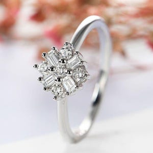 Anillo de compromiso Art Deco con racimo de diamantes, anillo geométrico de flores con talla mixta, regalo minimalista.