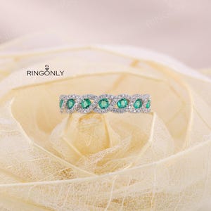 Vintage natuurlijke smaragdgroene trouwring, golvende verweven Halo Moissanite band, halve eeuwigheid band vrouwen afbeelding 14