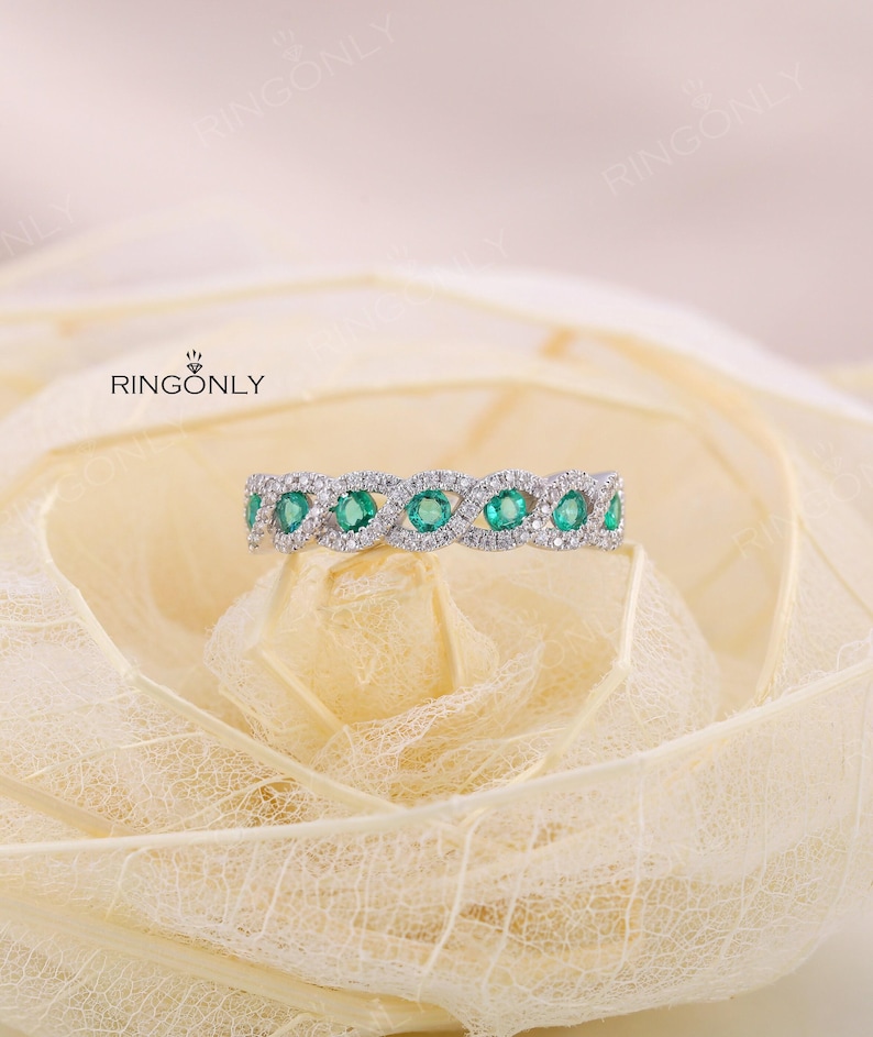 Vintage natuurlijke smaragdgroene trouwring, golvende verweven Halo Moissanite band, halve eeuwigheid band vrouwen afbeelding 14