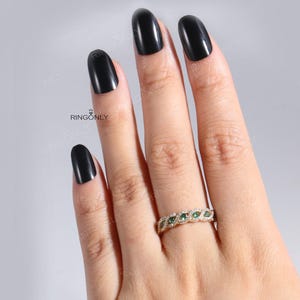 Vintage natuurlijke smaragdgroene trouwring, golvende verweven Halo Moissanite band, halve eeuwigheid band vrouwen afbeelding 13