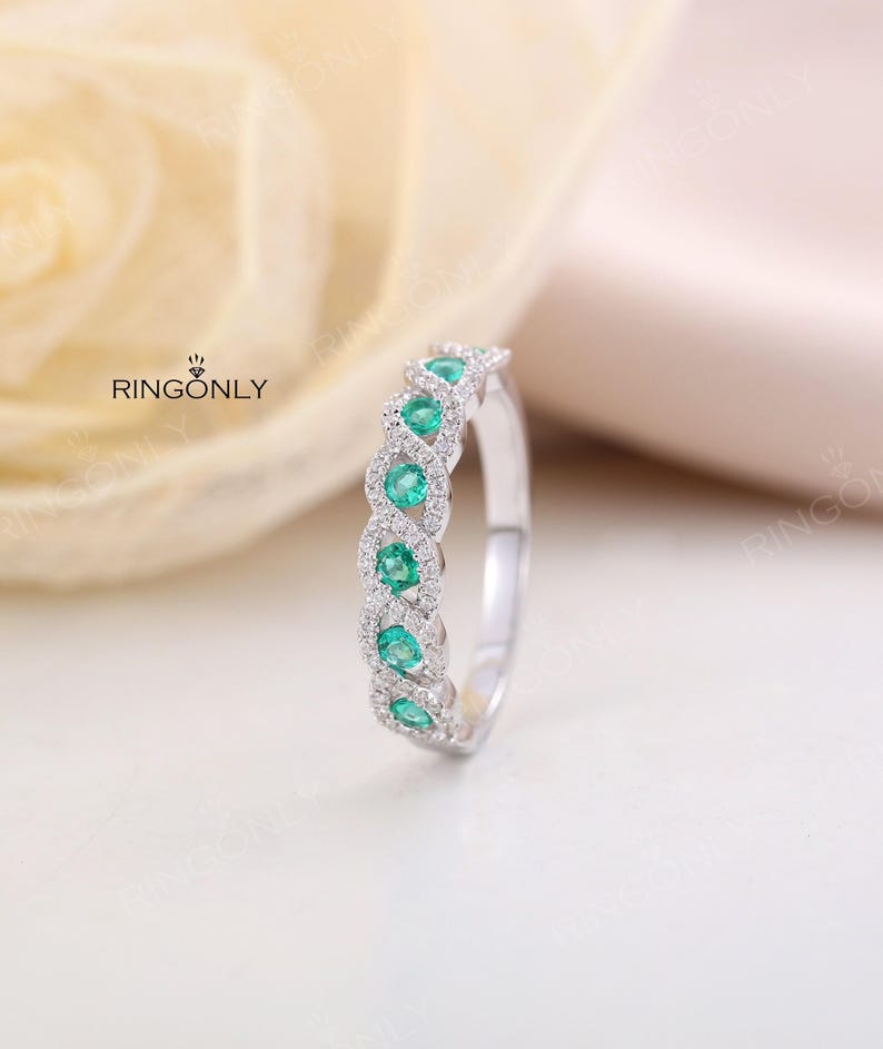 Vintage natuurlijke smaragdgroene trouwring, golvende verweven Halo Moissanite band, halve eeuwigheid band vrouwen afbeelding 16