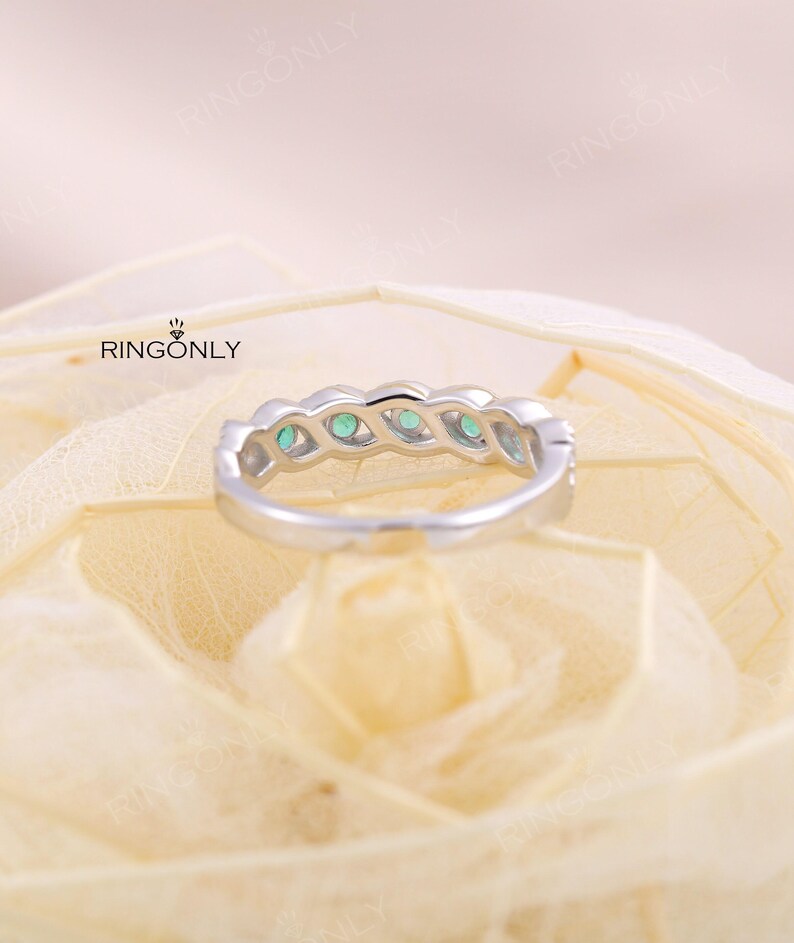 Vintage natuurlijke smaragdgroene trouwring, golvende verweven Halo Moissanite band, halve eeuwigheid band vrouwen afbeelding 15