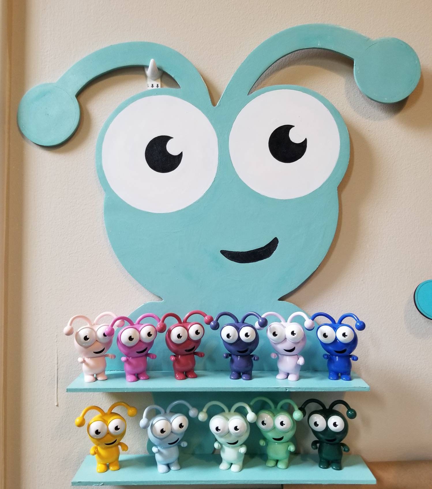 DIY Display Case for Cricut Cuties, Funko Pops - Kraft Board + Cricut!   Are there little trinkets and figurines that you want to display and keep  safe? I have a quick