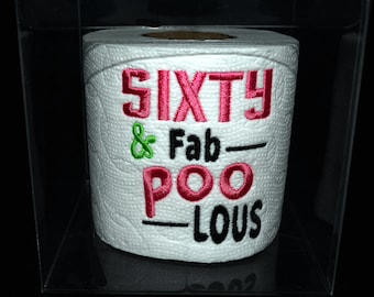 Papel higiénico bordado de Fab Poo Lous, regalo de broma para el 60 cumpleaños en caja de regalo transparente. ¡Decoración perfecta para fiestas o centro de mesa!