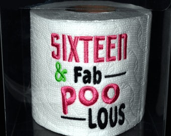 Papel higiénico bordado de Fab Poo Lous para su 16º cumpleaños, regalo divertido en caja transparente. ¡El regalo perfecto o la decoración ideal para fiestas!