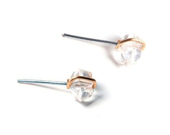 Boucles d'oreilles Herkimer diamant et cristal de quartz, bijoux avec pierre de naissance d'avril, jolies boucles d'oreilles, bijoux en pierre minimalistes, cadeaux de fête des mères pour elle