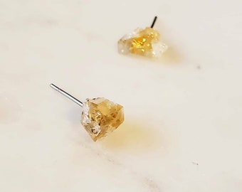 Clous d'oreilles en citrine non coupée, jolies boucles d'oreilles avec pierre de naissance de novembre, bijoux cadeaux pour la fête des mères, pierre précieuse naturelle brute en cristal de source éthique