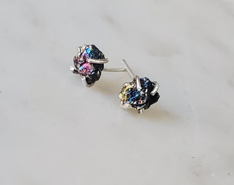 Puces d'oreilles avec pierres de naissance brutes, bijoux en pierres précieuses brutes non coupées, jolies boucles d'oreilles, cadeaux d'anniversaire personnalisés pour elle, cadeau de fête des mères, cadeau de remise des diplômes