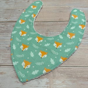Baby bib- dribble bib- drool bib- bandana bib// baby boy bib// baby shower gift // dinosaurs /new baby gift