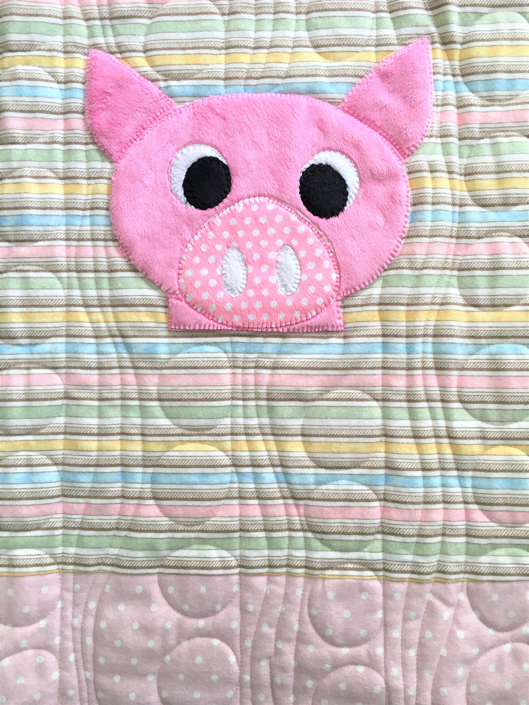 Small Pink Pig Applique Quilt