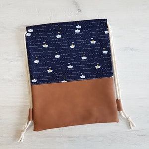 Sac de sport personnalisé avec prénom / sac de sport enfant / sac de sport maternelle / sac à dos / coton / simili cuir / papier bateau maritime
