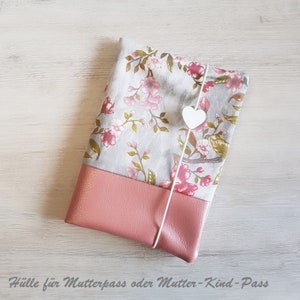 Zwangerschaps paspoorthoes gepersonaliseerd met extra vak en naam/moeder en kind paspoorthoes/katoen/imitatieleer/bloemen bloemen