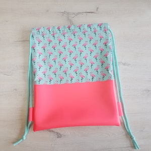 Sac de sport avec nom / sac de sport enfant / sac de sport maternelle / sac à dos / coton / simili cuir / flamant rose fluo