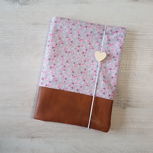 Moederpaspoorthoes gepersonaliseerd met extra vak en naam / moederkindpaspoorthoes / katoen / kunstleer / bloemenbloemen