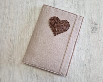 Maternity pass cover personalizable with name / cover maternity pass / mother child pass cover / felt beige / heart minimalist