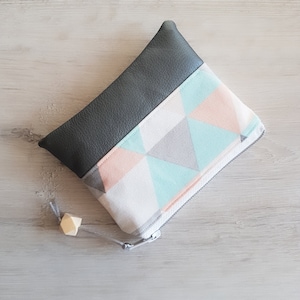 Kosmetiktäschchen personalisierbar / Kosmetiktasche XL / Kleines Täschchen / Canvas / Kunstleder / Dreiecke bunt