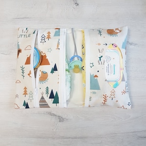 Windeltasche personalisiert mit Name und Feuchttuchfach / Windelclutch / Wickeltasche / Baumwolle / Waldtiere