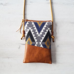 Handytasche / Handytasche zum Umhängen / Crossbody / Umhängetasche / Canvas / Kunstleder / vegan /  Aztec