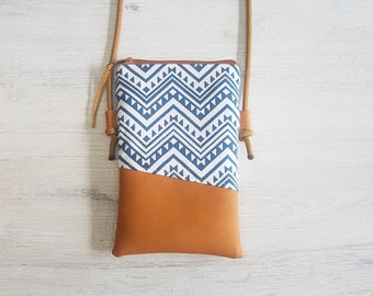 Phone case / Crossbody phone case / Shoulder bag / Cotton / Faux leather / Geometric blue zigzag