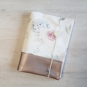 Zwangerschaps paspoorthoes gepersonaliseerd met extra vak en naam/moeder en kind paspoorthoes/katoen/imitatieleer/bloemen bloemen