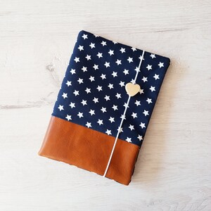 Paspoorthoes voor moeder gepersonaliseerd met extra vak en naam / paspoorthoes voor moeder kind / katoen / kunstleer / sterrenblauw