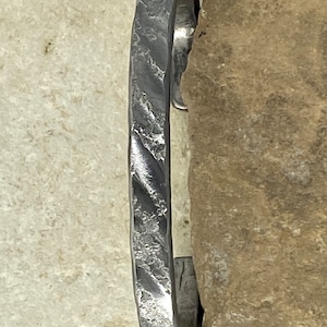 Diagonal Stone Hammered Titanium Cuff Bracelet, Unisex Bracelet, Titanium Bracelet, Titanium Cuff, Cuff for Men, Cuff for women, Unique Gift