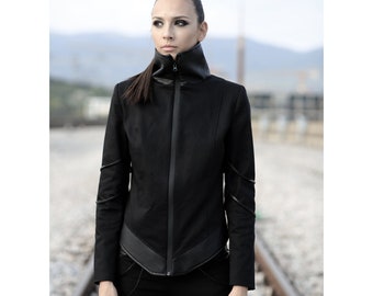 Chaqueta Alexa: Chaqueta negra de estilo vanguardista, chaqueta ajustada futurista, prenda minimalista de diseño arquitectónico para mujer.