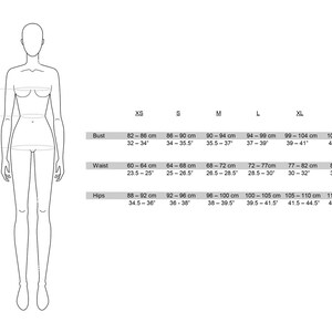 Op de afbeelding: Maattabel voor kleding met maten in inches en centimeters. De tabel toont de maten XS, S, M, L, XL en XXL met de bijbehorende borst-, taille- en heupmaten.