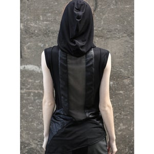 ブーツトップ (ユニークな女性用トップ - 黒の女性用 T シャツ - ストリート ハイ ファッション - アバンギャルド ファッション - 未来的な服 - サイバーパンク - パーティーウェア - ストリート ファッション)