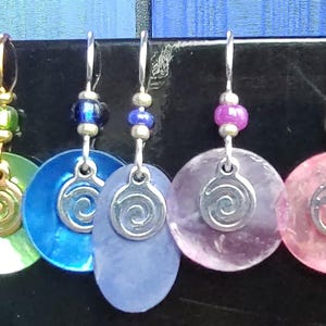 Elegantes pendientes colgantes ligeros, joyería a precios asequibles, pátina de acero, latón, turquesa, plata, diseños personalizados